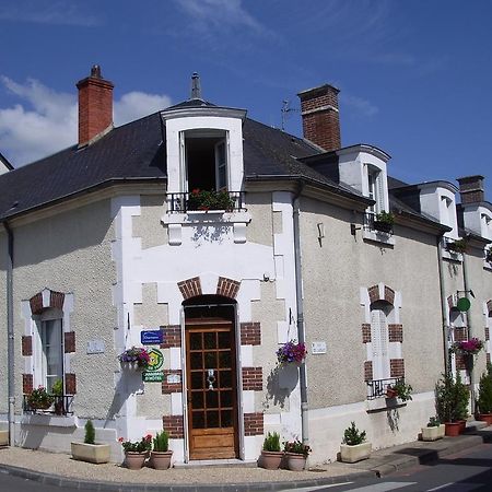Les Glycines Acomodação com café da manhã Plaimpied-Givaudins Exterior foto